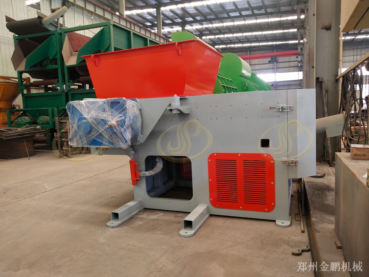 郑州金鹏塑料桶粉碎机：中空容器撕碎与清洗前处理