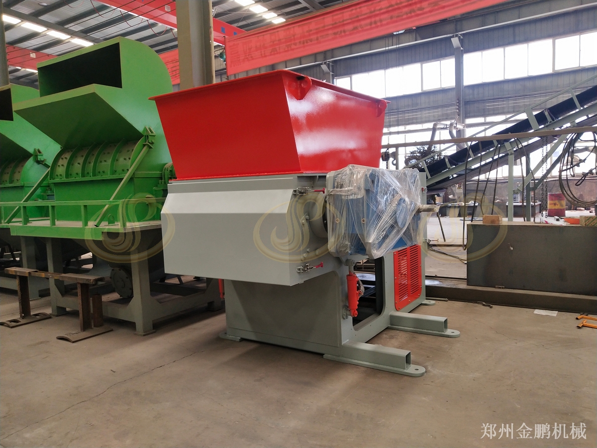 郑州金鹏塑料管材撕碎机：长条管材切断与尺寸整理方案